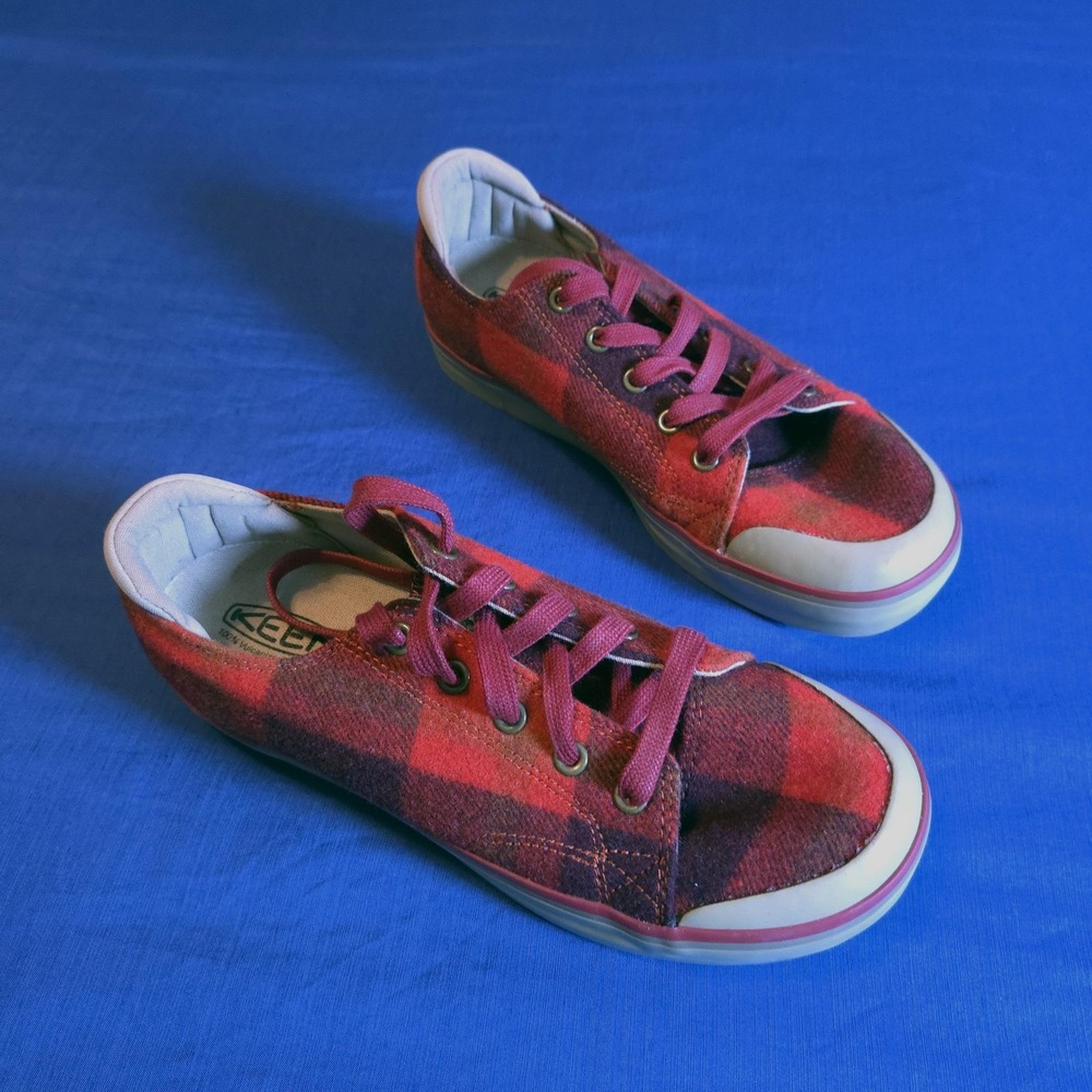 KEEN Shoes Womens Size 7 Red Plaid Textile Lace Up Low Top‎ Sneakers Comfort
